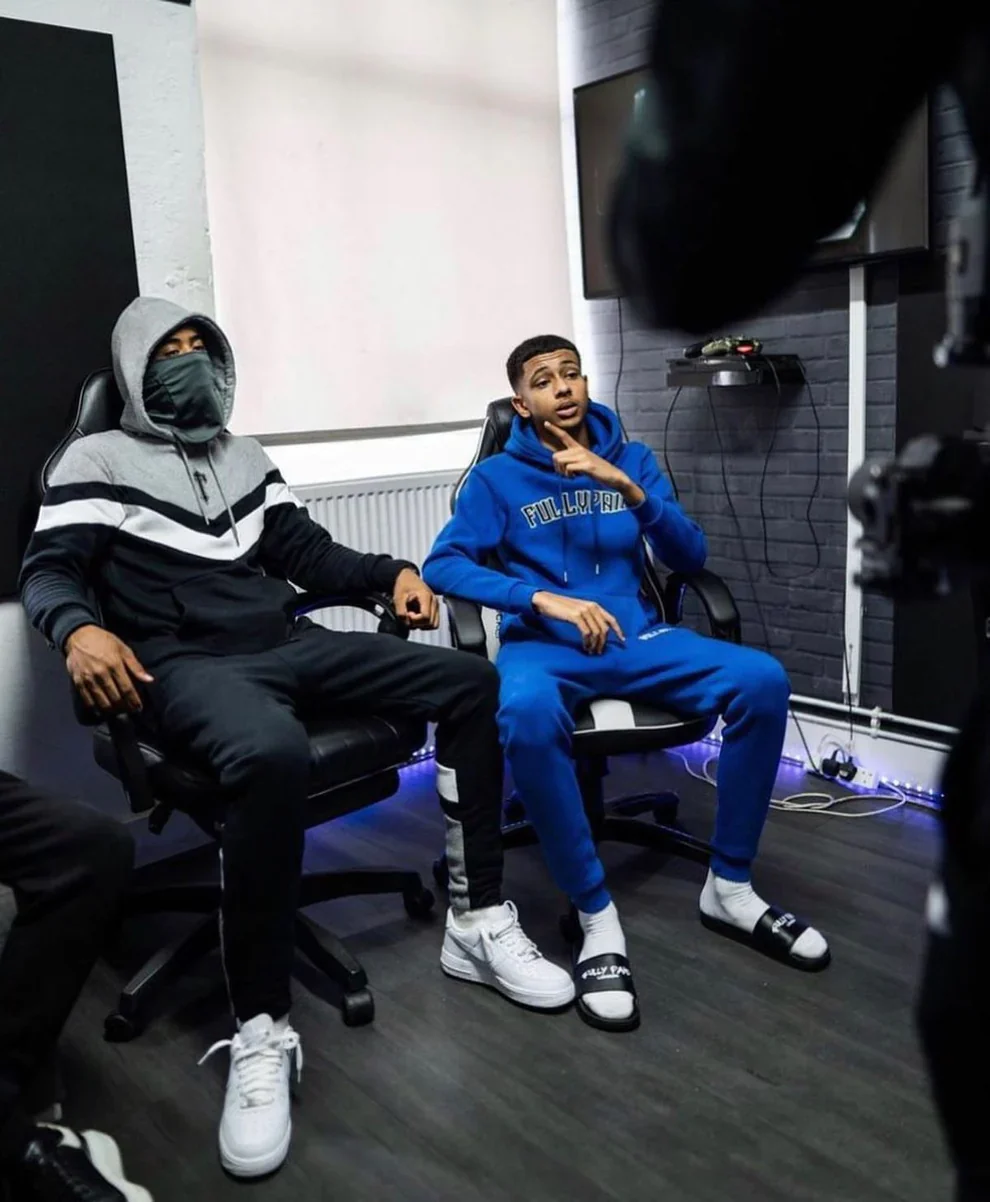 Trapstar V-Stripe Hooded Tracksuit - Grey / White / Black - Image 4